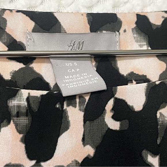 H&M Womens Shift Dress Black Green and Cream Patterned Long Sleeve Dress Small - Picture 7 of 11